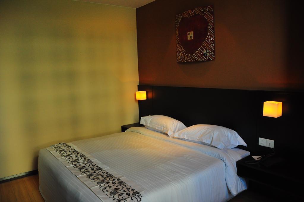 Tat Place Hotel Kuala Belait Zewnętrze zdjęcie